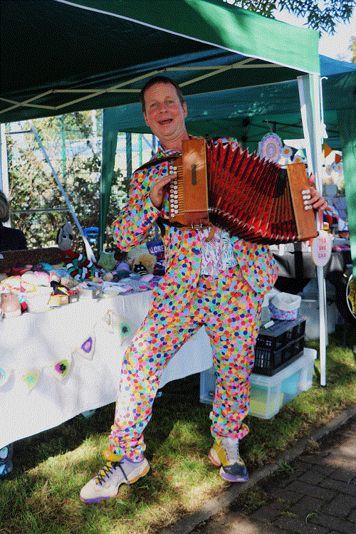 Circus Act Accordian player